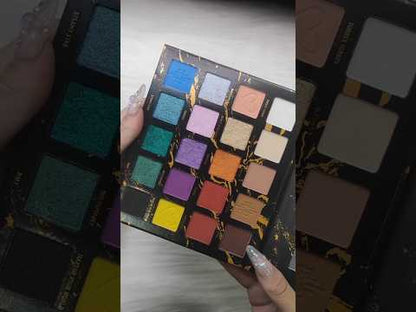 Paleta de Sombras Artist Shadow Palette Luis Torres x Beauty Creations